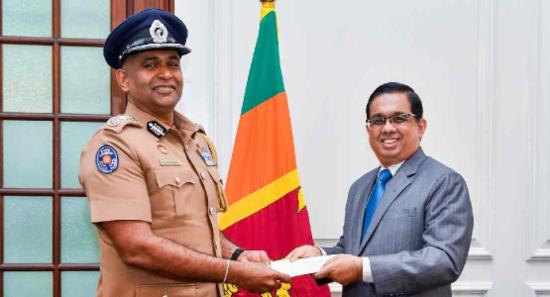 නව පොලිස්පති ලෙස ප්‍රියන්ත වීරසූරිය පත් කෙරේ...